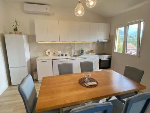 Izdavanje, trosoban stan, 110m², Gradiošnica, Tivat - image 12