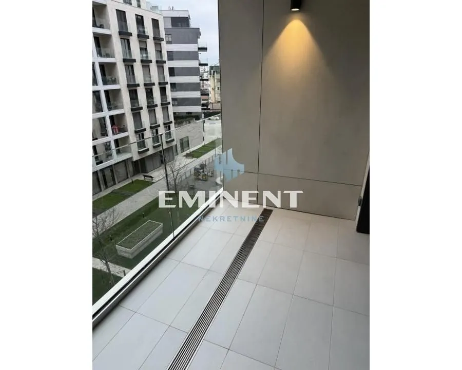 Izdavanje, trosoban stan, 77m², Gundulićev Venac, Beograd
