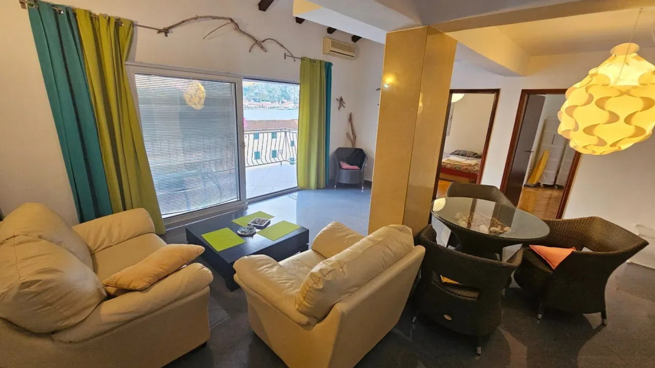 Prodaja, četvorosoban stan, 115m², Muo, Kotor