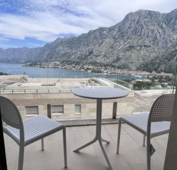 Rent, four bedroom apartment, 260m², Škaljari, Kotor