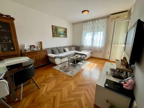 Prodaja, jednosoban stan, 49m², Stari Aerodrom, Podgorica - image 2