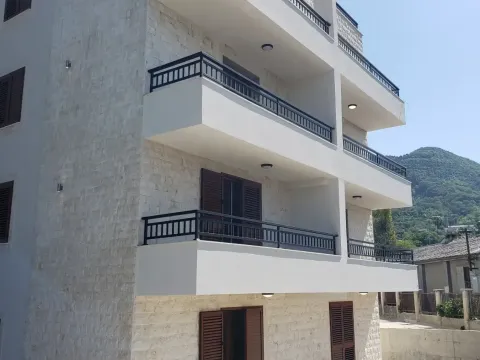 Prodaja, stan, 107m², Tivat, Crna Gora - image 1