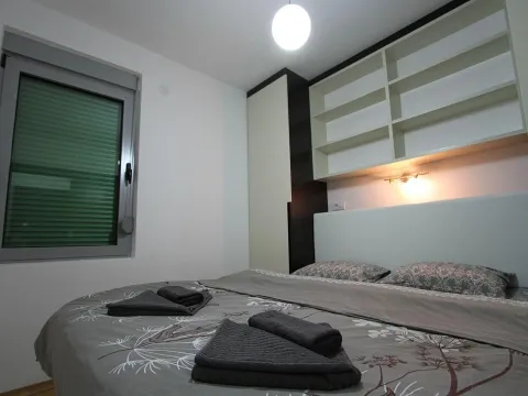 Rent, two bedroom apartment, 70m², Budva, Crna Gora - image 6
