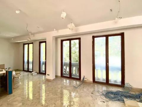 Izdavanje, poslovni prostor, 120m², Centar, Podgorica - image 5