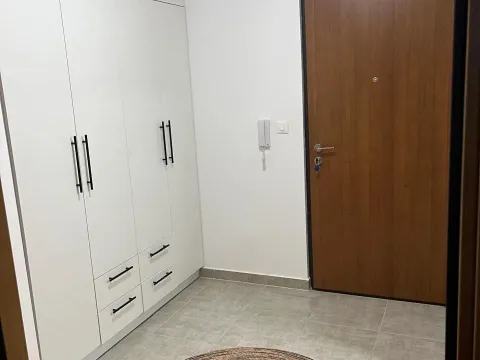 Rent, one bedroom apartment, 45m², Budva, Crna Gora - image 13