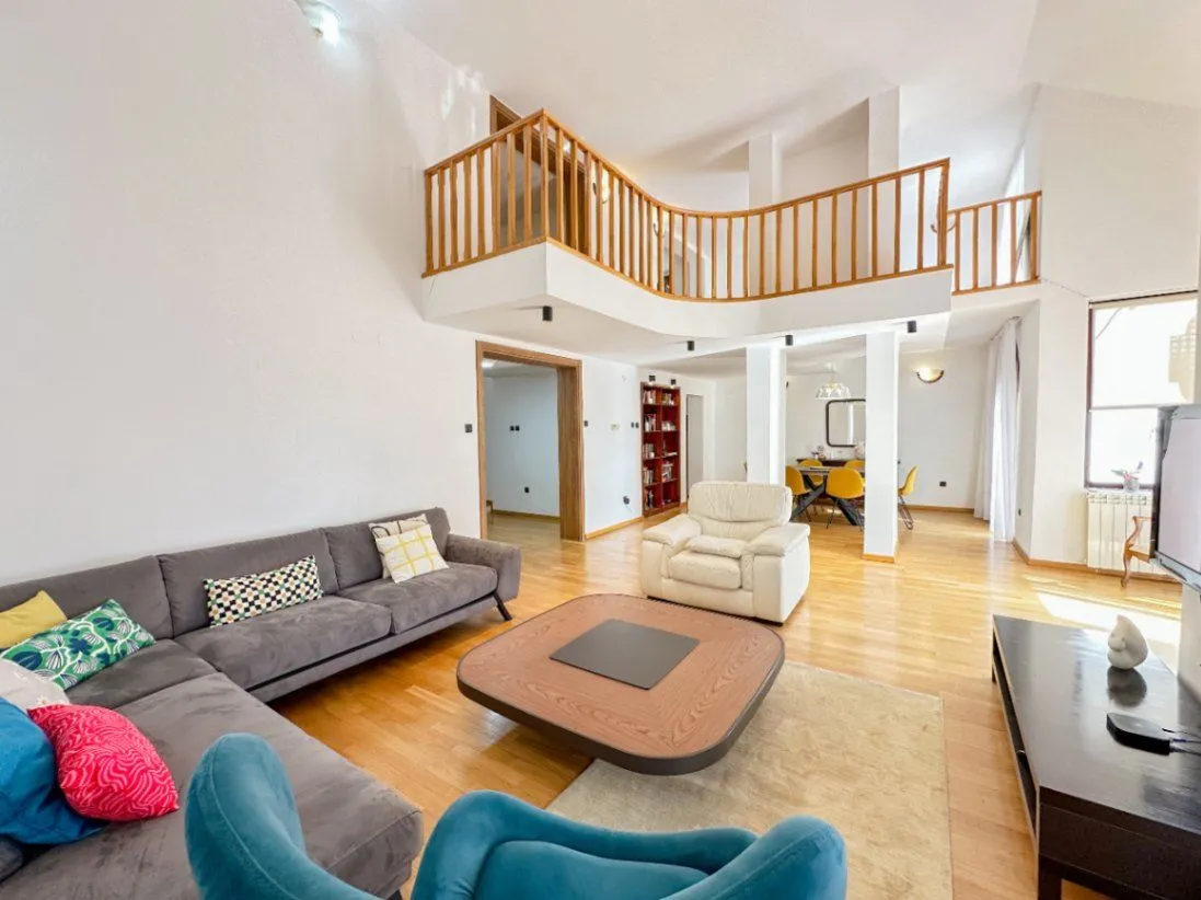 Izdavanje, kuća, 285m², Gorica C, Podgorica