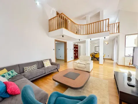 Izdavanje, kuća, 285m², Gorica C, Podgorica - image 2