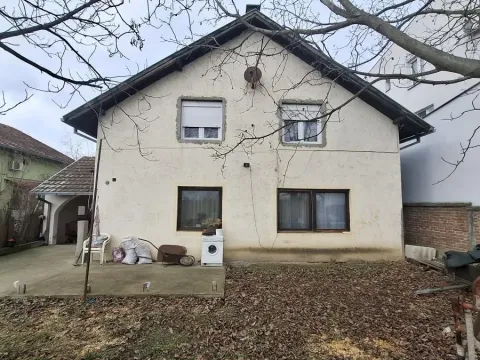 Kuća in Adice