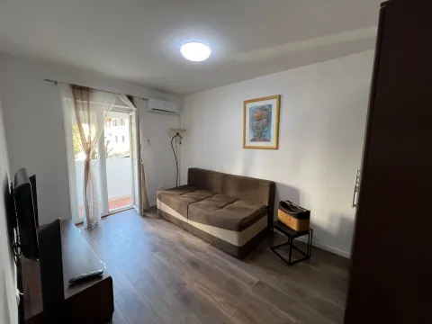 Izdavanje, trosoban stan, 108m², Momišići, Podgorica - image 13
