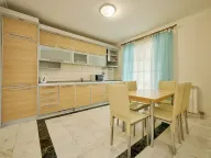 Prodaja, trosoban stan, 87m2, Sveti Stefan, Budva