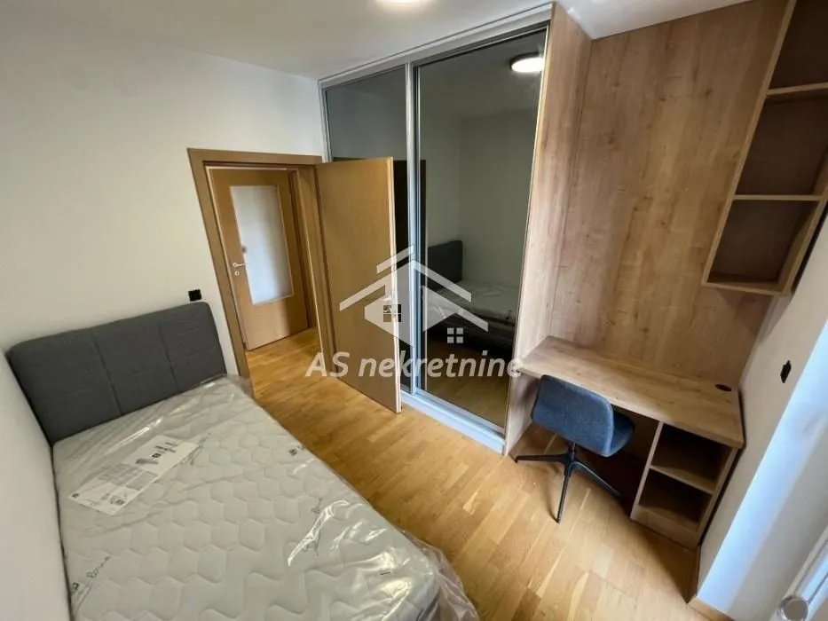 Izdavanje, četvorosoban stan, 100m², Sarajevska, Beograd