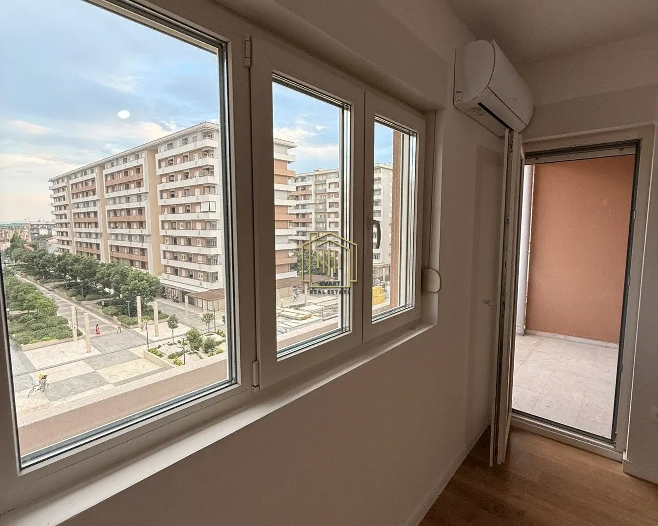 Izdavanje, jednosoban stan, 49m², Central Point, Podgorica
