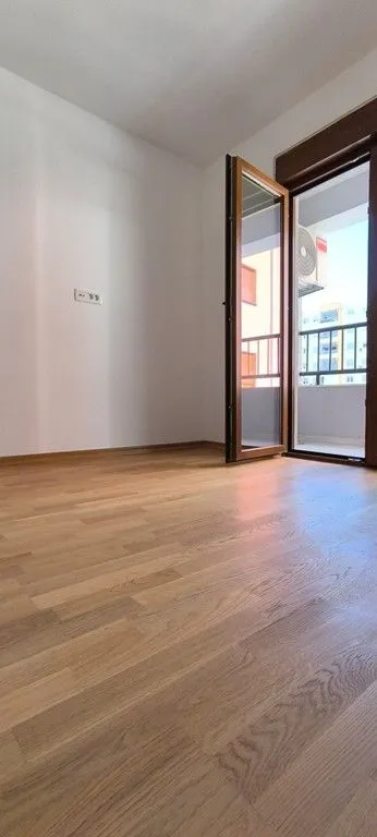 Izdavanje, dvosoban stan, 65m², Stari Aerodrom, Podgorica