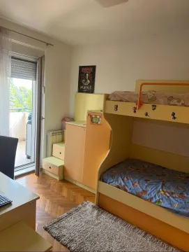 Dječja soba sa krevetom na sprat i izlazom na terasu. - image 7
