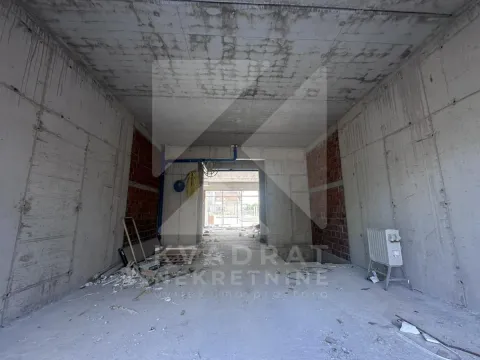 Izdavanje, poslovni prostor, 156m², Central Point, Podgorica