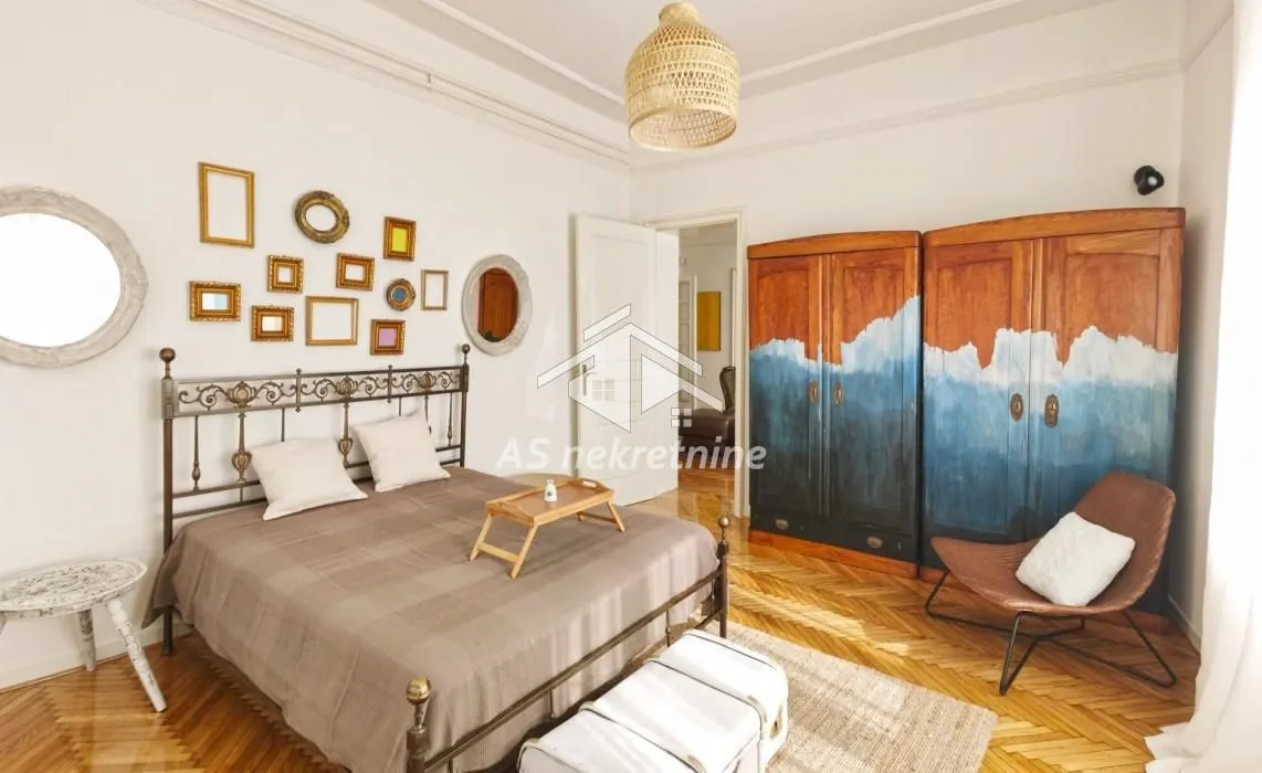 Rent, four bedroom apartment, 140m², Kalenić Pijaca, Vračar Sve Podlokacije