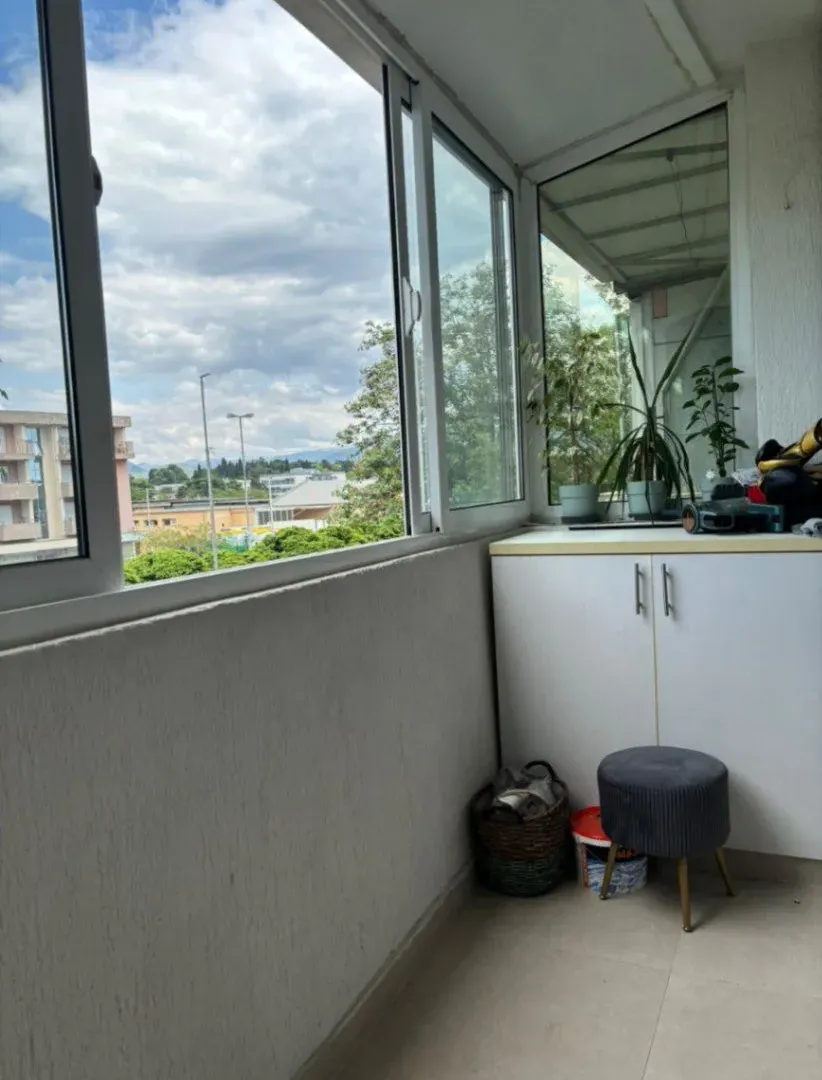 Izdavanje, jednosoban stan, 47m², Krivi Most, Podgorica