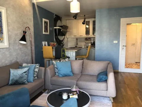 Izdavanje, dvosoban stan, 76m², Ljubović, Podgorica