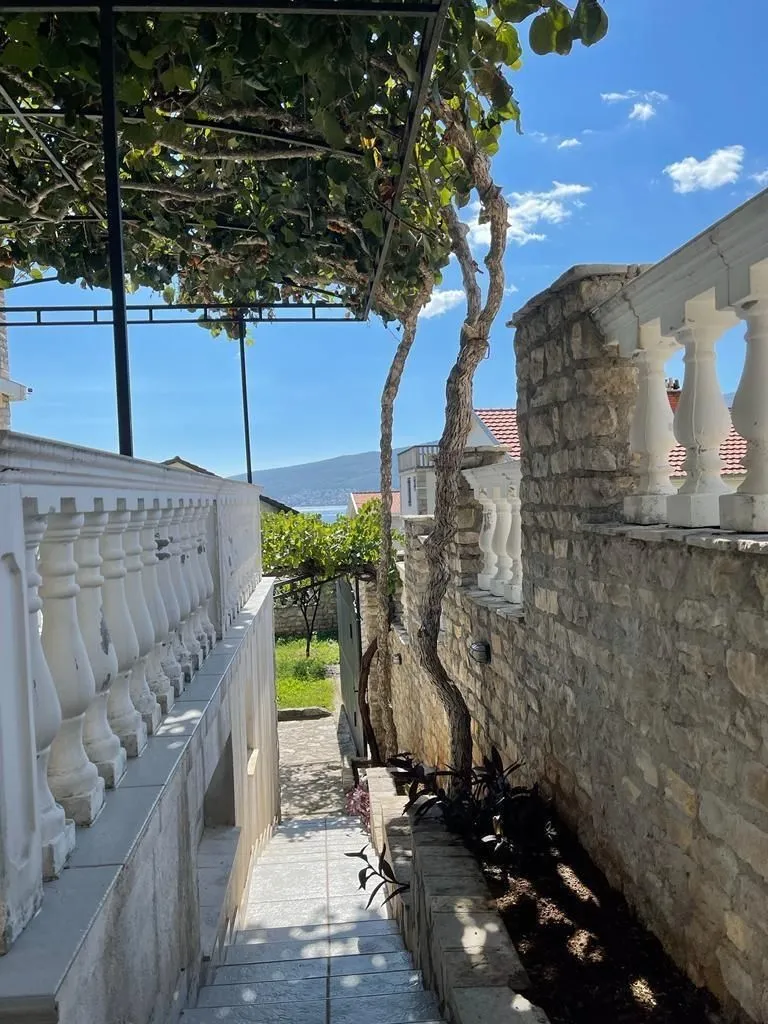 Prodaja, kuća, 350m², Baošići, Herceg Novi