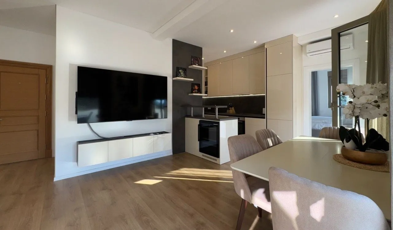 Prodaja, dvosoban stan, 90m², Tivat, Crna Gora