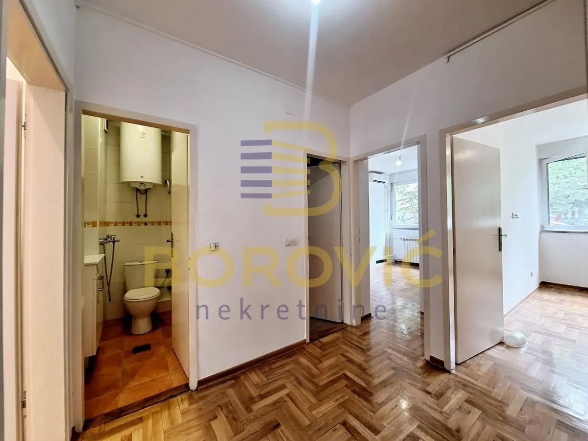 Izdavanje, četvorosoban stan, 65m², Novi Beograd Blok 21, Novi Beograd Sve Podlokacije