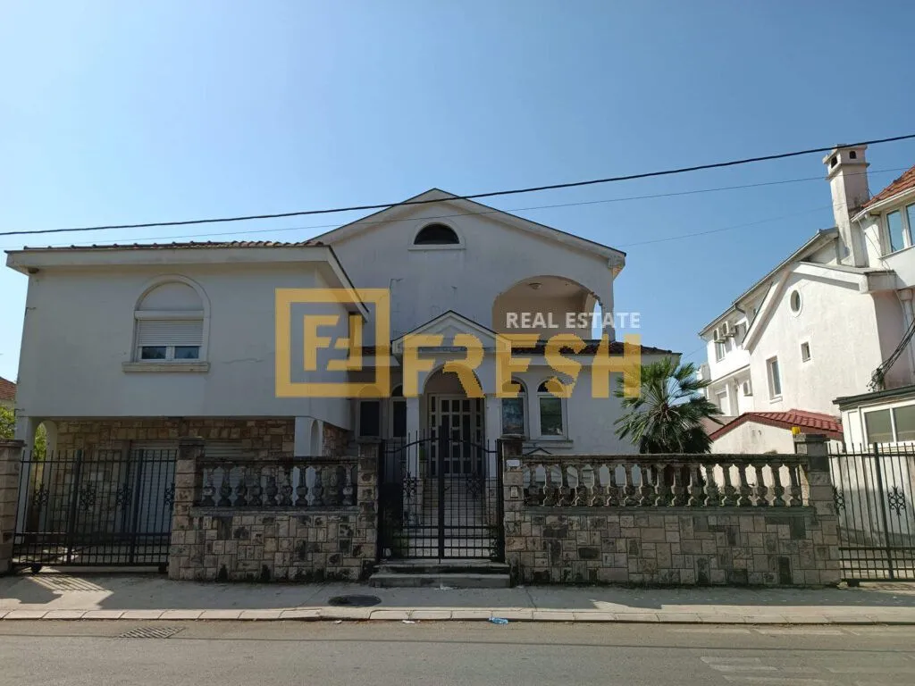 Sale, house, 380m², Masline, Podgorica