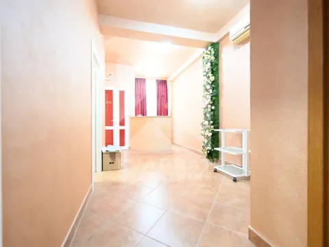 Izdavanje, poslovni prostor, 49m², Stari Aerodrom, Podgorica - image 4