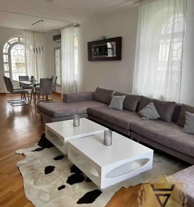 Izdavanje, četvorosoban stan, 135m², Senjak, Beograd