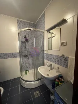 Bathroom equipped with a shower cabin, washbasin and mirror. - image 7