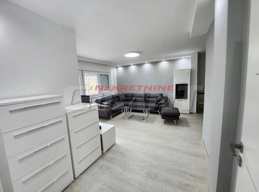 Izdavanje, trosoban stan, 79m², Čukarica, Beograd