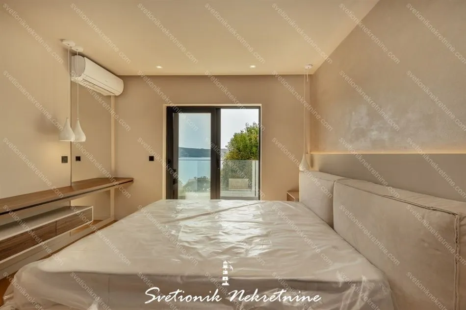 Prodaja, dvosoban stan, 180m², Savina, Herceg Novi