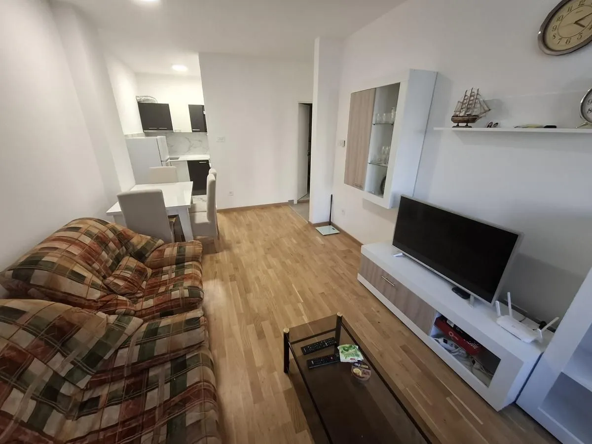 Izdavanje, dvosoban stan, 47m², Avijatičarsko naselje, Novi Sad Sve Podlokacije