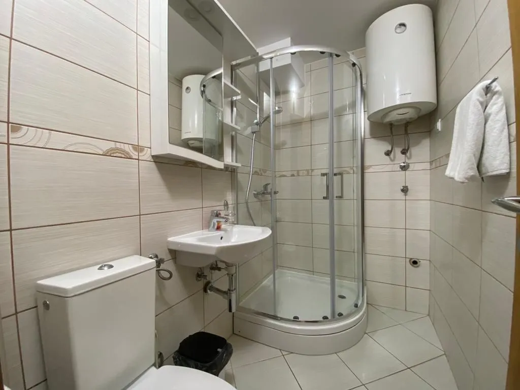 Izdavanje, jednosoban stan, 60m², Rafailovići, Budva