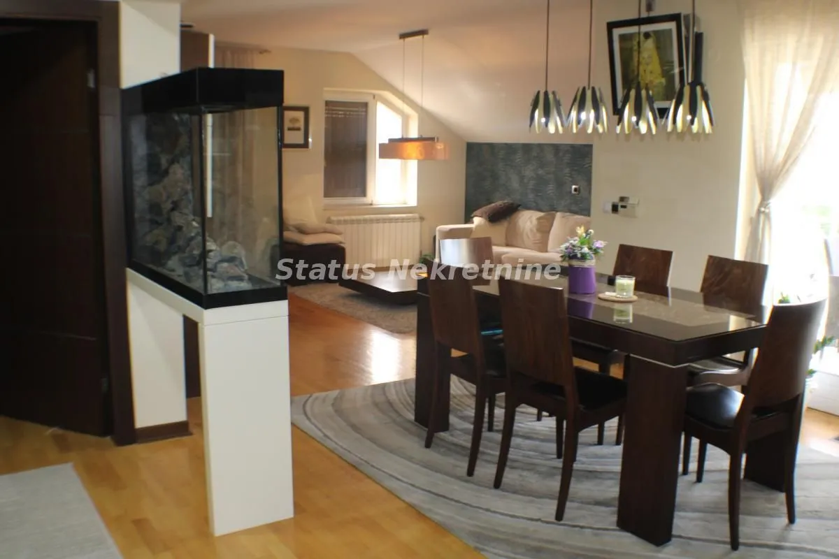 Prodaja, poslovni prostor, 613m², Beočin, Srbija