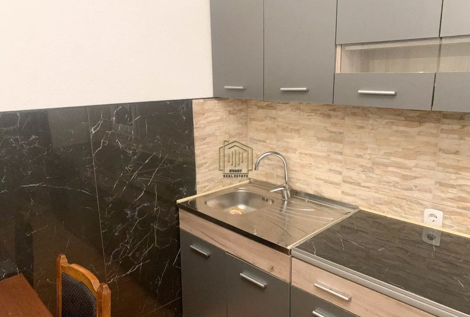 Izdavanje, dvosoban stan, 95m², Tološi, Podgorica