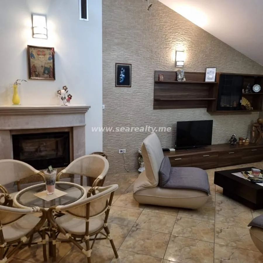 Rent, apartment, 103m², Centar, Tivat