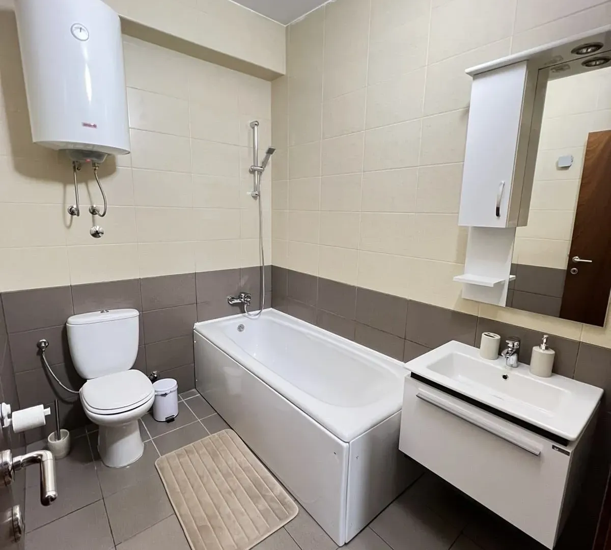 Izdavanje, jednosoban stan, 71m², Stari Aerodrom, Podgorica