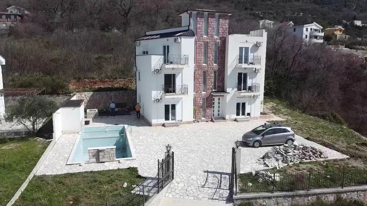 Sale, house, 313m², Sutomore, Bar