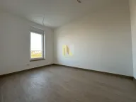 Izdavanje, četvorosoban stan, 205m², Alibegovac, Petrovaradin - image 17