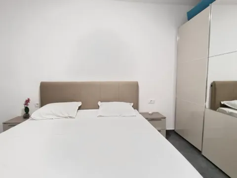 Izdavanje, jednosoban stan, 45m², Lastva Grbaljska, Kotor - image 3