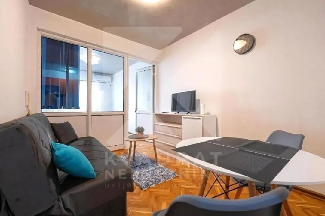 Izdavanje, garsonjera, 35m², Centar, Podgorica