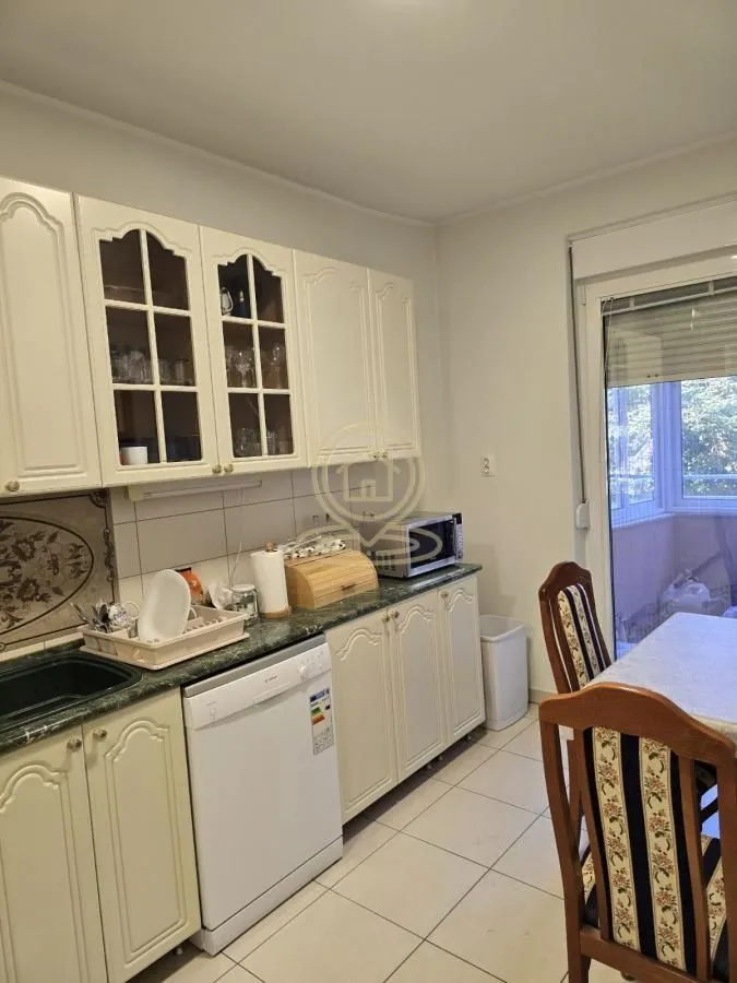 Izdavanje, dvosoban stan, 95m², Grbavica, Novi Sad Sve Podlokacije