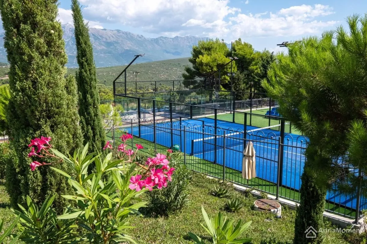 Prodaja, dvosoban stan, 93m², Radovići, Tivat