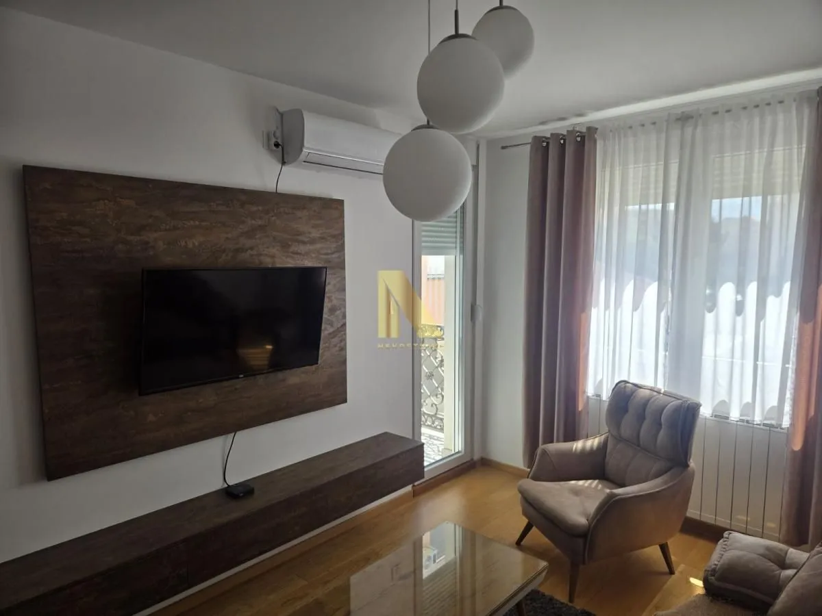 Izdavanje, dvosoban stan, 40m², Socijalno, Novi Sad Sve Podlokacije