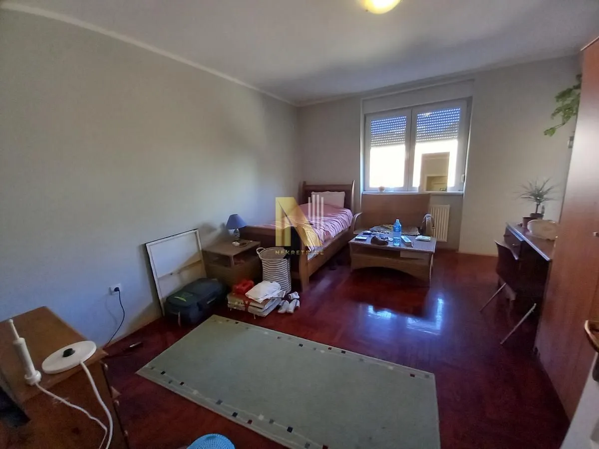 Prodaja, četvorosoban stan, 135m², Grbavica, Novi Sad Sve Podlokacije