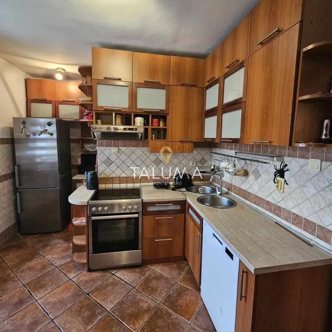 Prodaja, kuća, 300m², Ibričevina, Podgorica
