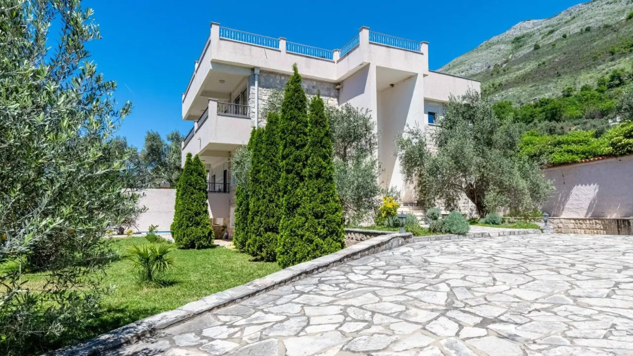 Sale, house, 251m², Katun Reževići, Budva