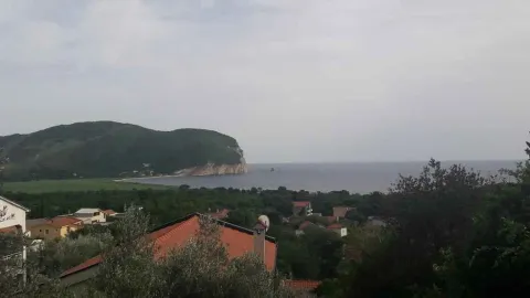 Pogled na more i okolna brda sa imanja. - image 8