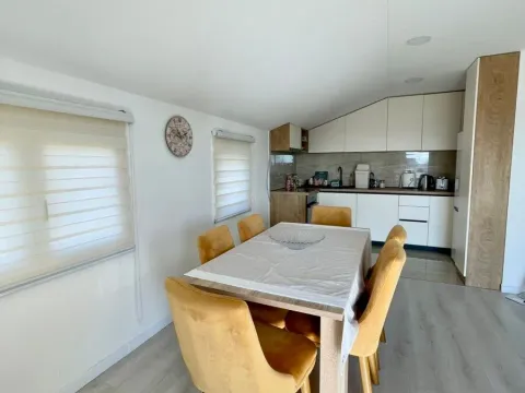 Izdavanje, dvosoban stan, 75m², Donji Kokoti, Podgorica - image 17