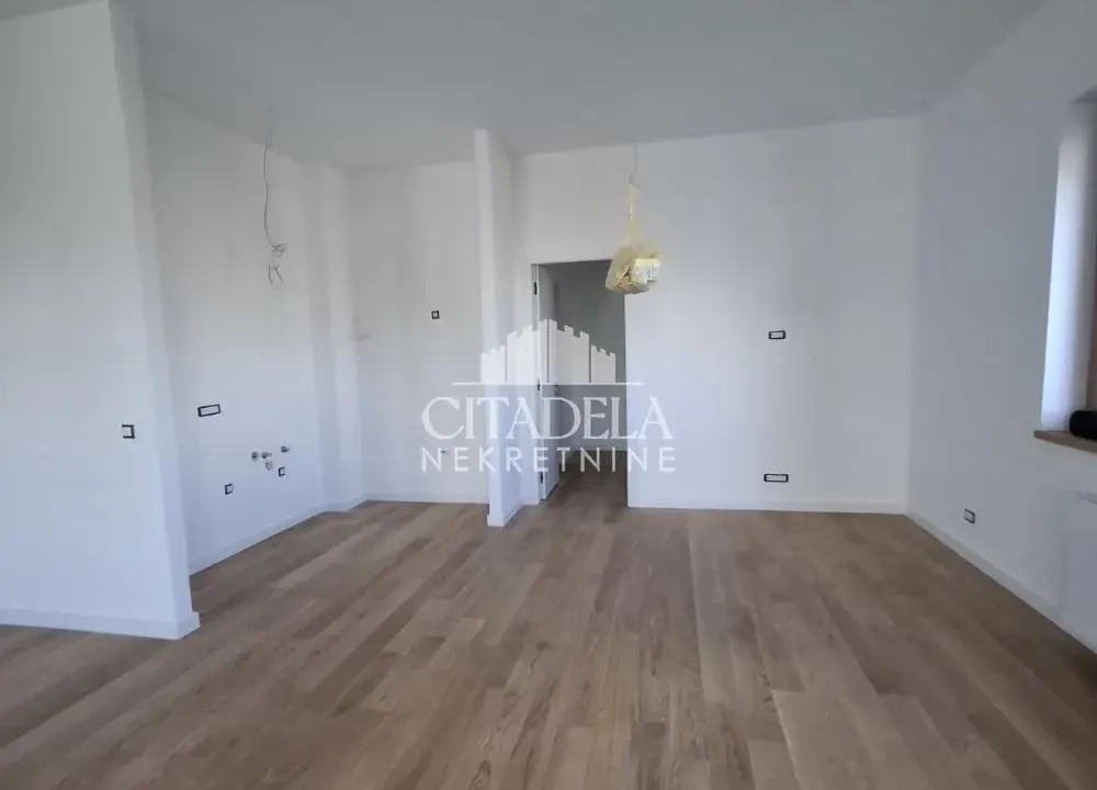 Prodaja, četvorosoban stan, 125m², Banovo Brdo, Beograd